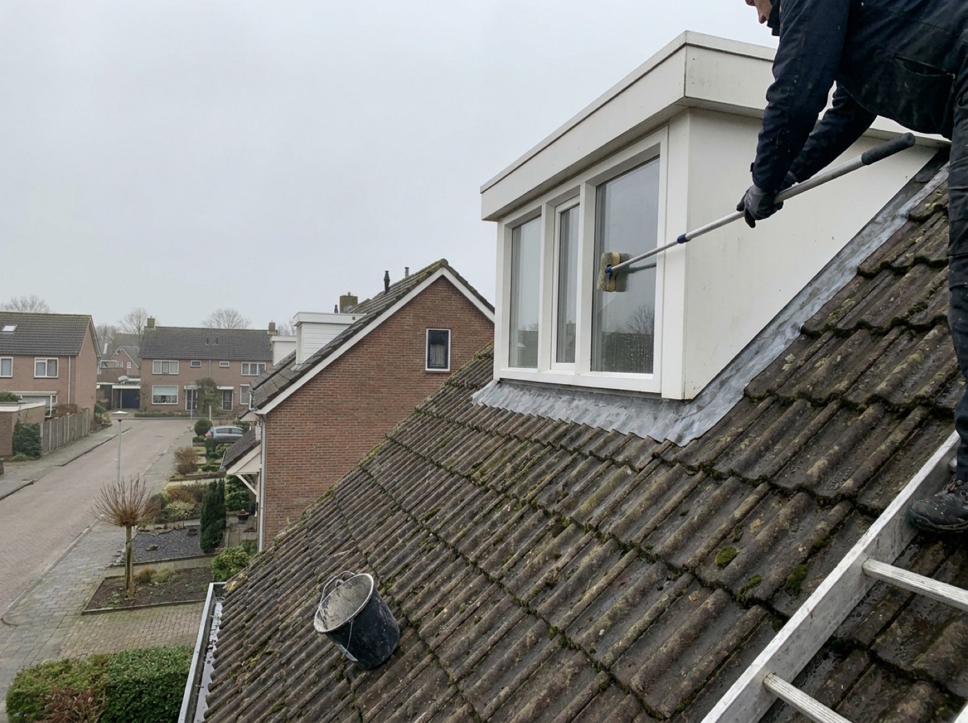 Dakkapel poetsen in de regio Den Bosch — Spoed Dak Service